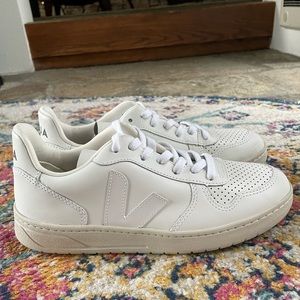 Veja V10 Sneakers NWOT